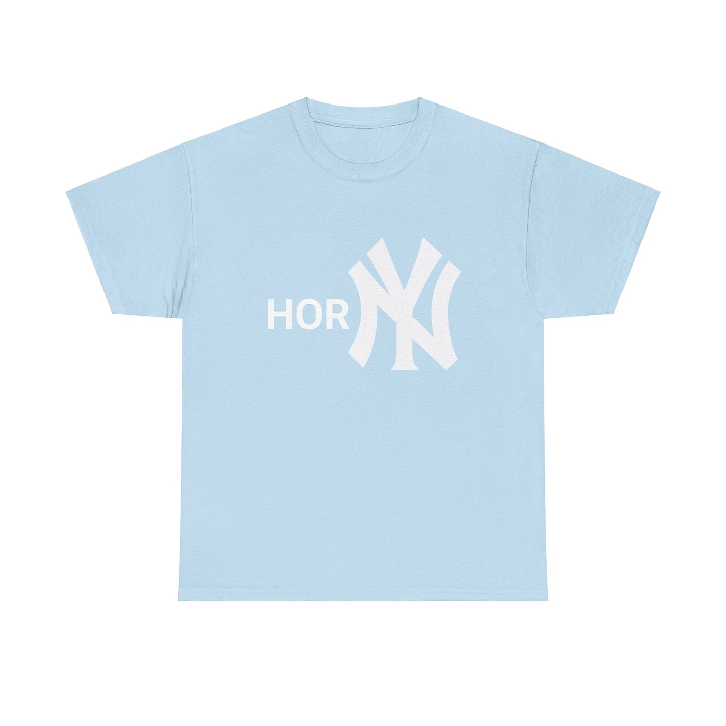 Entdecke unser provokatives T-Shirt mit dem Schriftzug "Horny" und dem ikonischen New York Yankees Logo. Ein Statement für selbstbewusste Fashionistas. Hochwertige Baumwolle für unschlagbaren Komfort. Hol dir jetzt dieses gewagte Statement-Piece! Stylish NY Horny T-Shirt as gift for friends anf fans.